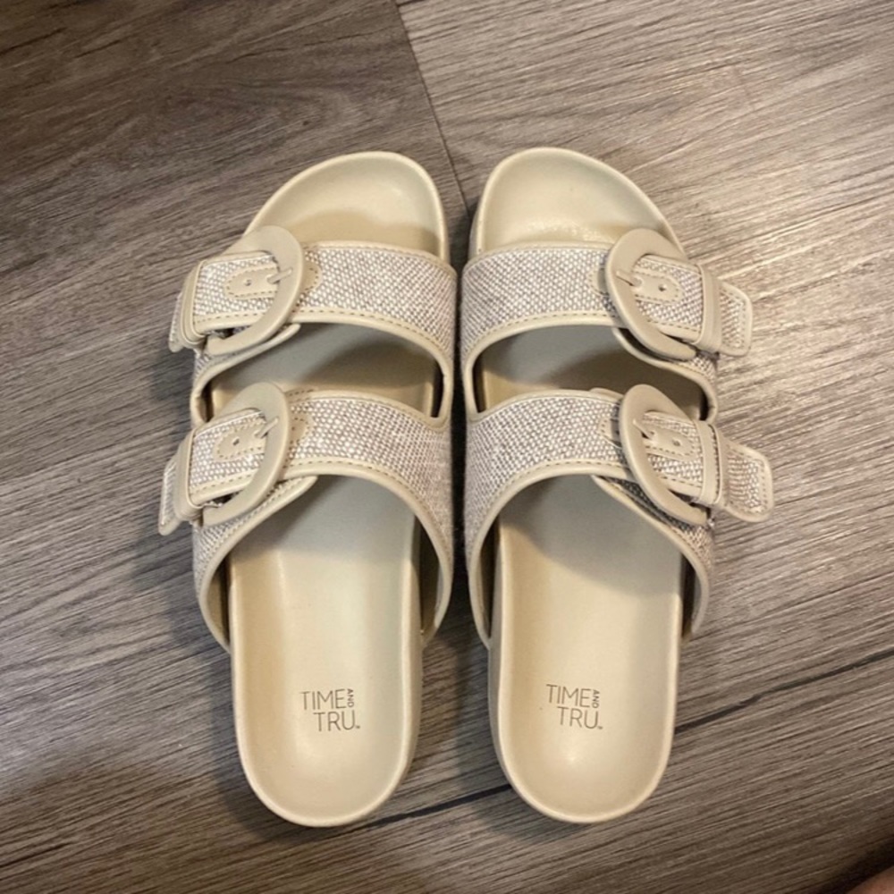 Time and Tru Flatbed Sandals